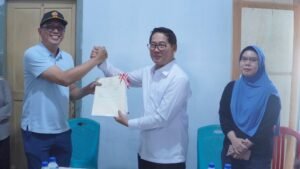 Peringati HANTARU ke-66, Wali Kota Bitung Hengky Honandar Serahkan Sertifikat Tanah PTSL Kepada Masyarakat