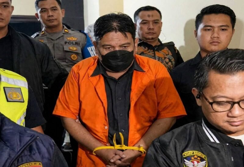 Mantan Kadis Kominfo Sulut SL saat di bawah ke ruangan Tahanan Polda Sulut (Foto Ist)